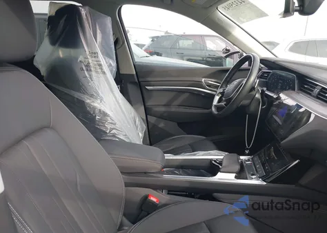 2024 Audi Q8 E-Tron Premium Quattro z USA, uszkodzony, nr VIN WA14AAGE0RB012568